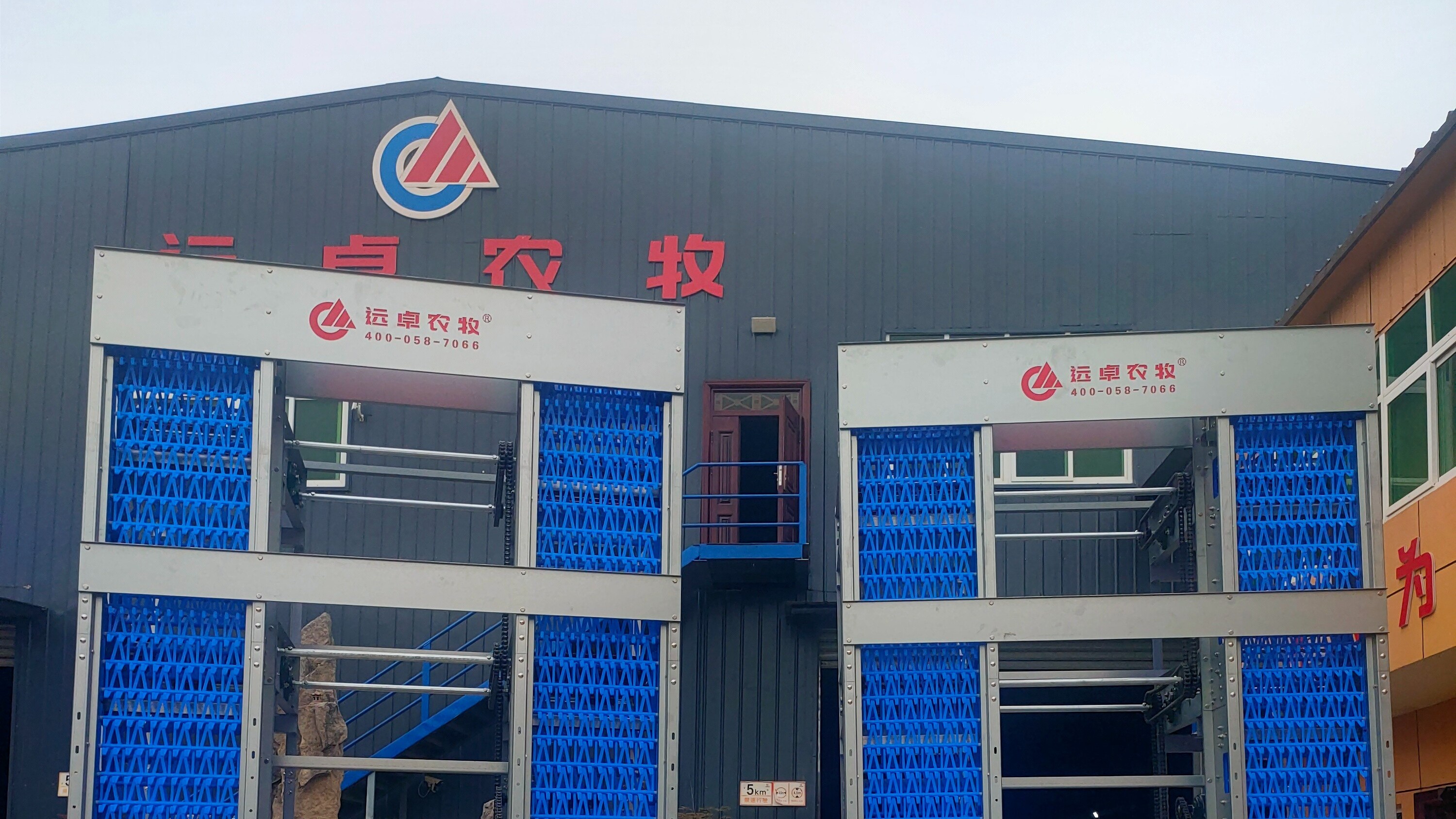 規(guī)模化養(yǎng)殖場應(yīng)對夏季高溫高濕，雞場要掌握這些技巧！